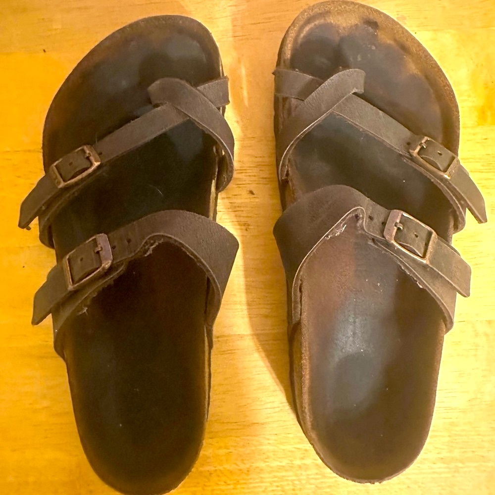 Birkenstock Mayari Birko Flor
Sandals - Brown Women's size 8-8.5